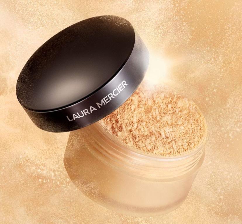 Laura mercier Translucent Loose Setting Powder is a favorite and beloved for its instant blurring effect, 16-hour Soft Matte Finish No Photo Flashback Does not clog pores ₦55,000 Dm to order @_DammyB_ @UnclebeeOla @nosafk ⁦
