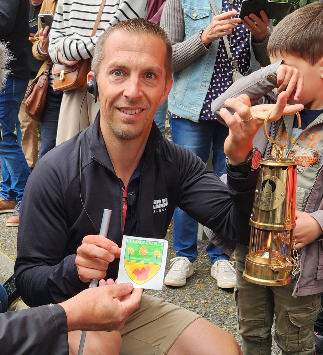 lalandechasles's tweet image. La Lande-Chasles, présente au départ de la flamme olympique à Baugé en Anjou !! #flamme @FlorenceDabin @Prefet49 @Maine_et_Loire