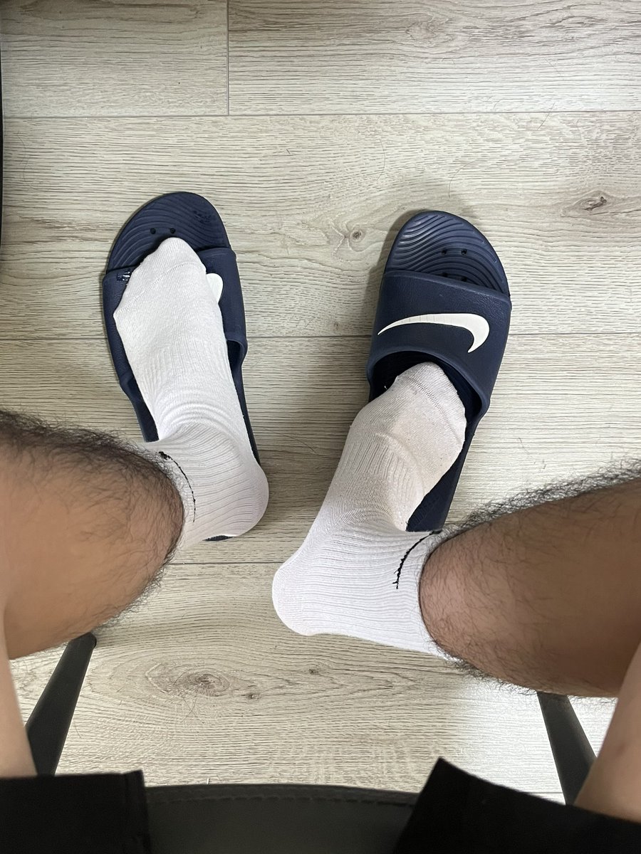 🌧️
誰要？🤭
#白襪 #腳 #腳控 #腿 #腿控 #鞋襪