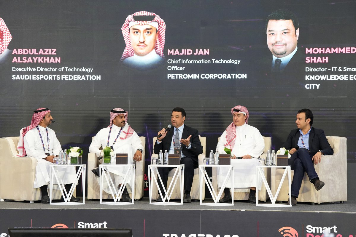 Tradepassglobal's tweet image. Smart Data &amp;amp; AI Summit 2024 – Saudi Arabia just witnessed an incredible panel discussion today on the topic, &quot;Beyond Automation: Fostering Human Empowerment in the AI Landscape&quot;
#SDAIS #SmartDataAISummit #SaudiArabia #DataAI #data #AI #datacentre #dataprivacy #tradepass