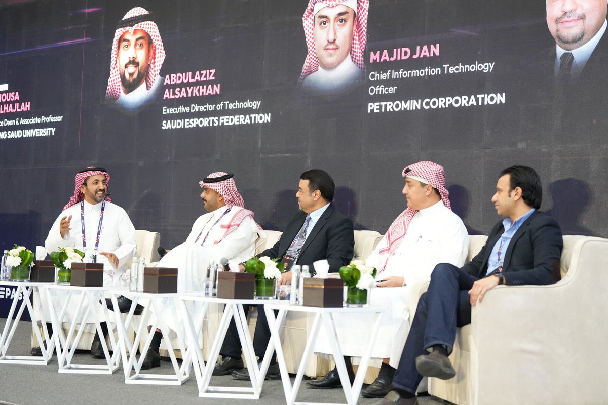 Tradepassglobal's tweet image. Smart Data &amp;amp; AI Summit 2024 – Saudi Arabia just witnessed an incredible panel discussion today on the topic, &quot;Beyond Automation: Fostering Human Empowerment in the AI Landscape&quot;
#SDAIS #SmartDataAISummit #SaudiArabia #DataAI #data #AI #datacentre #dataprivacy #tradepass
