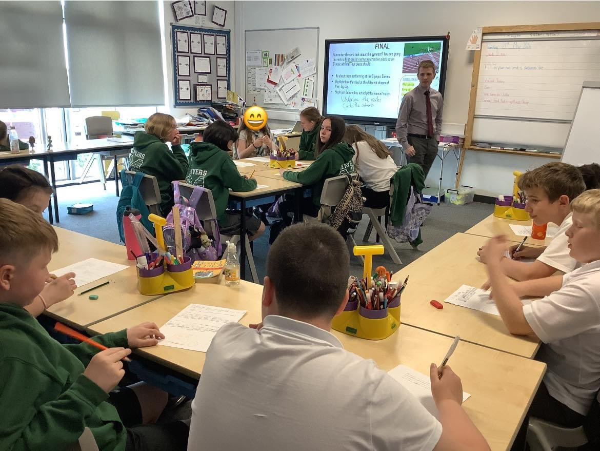 Our #Classof2024 enjoyed a super Olympics-themed literacy lesson from Mr Niven from @StMattEnglish! Thank you for telling us about your wonderful school & about English in secondary school. 💚 @AliAllan_PLL
#community #partnership #transition #RRSA #Article28 #Article29