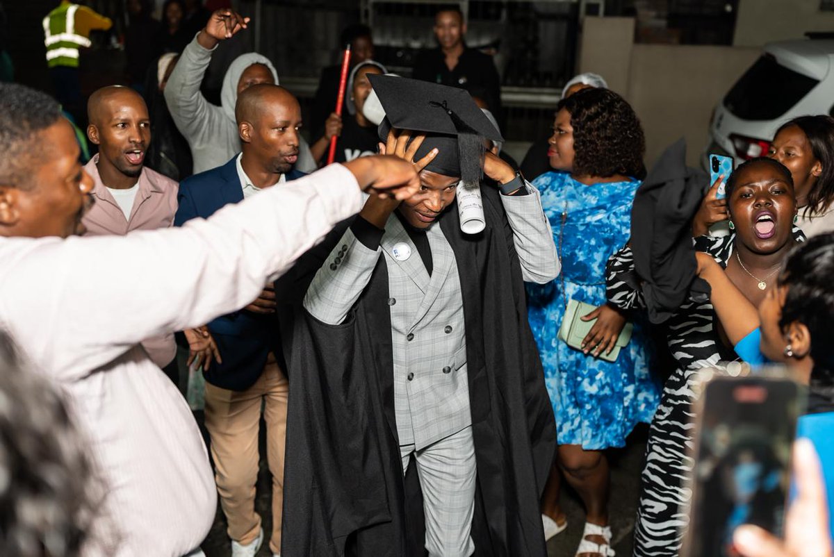 Last night, RISE Mzansi Western Cape Premier Candidate, @AxolileNotywala, graduated with a bachelor degree in Political Leadership and Citizenry. He was welcomed by his family, community, and fellow activists to celebrate this milestone in Khayelitsha. Congratulations, leader.