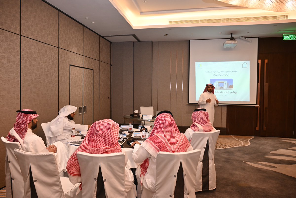 eduDevelopment's tweet photo. 🔹 يحدث الآن 
بدء البرنامج التدريبي (إعداد الخطط البحثية) الموجهة للكادر الاكاديمي وبحضور ٢٥ متدرب ومتدربه ويقدمها مشكور أ.د صالح التويجري
@IMSIU_edu_sa @imam_GEC 
@IMSIU_PDQ https://t.co/MW7SFqOsKJ