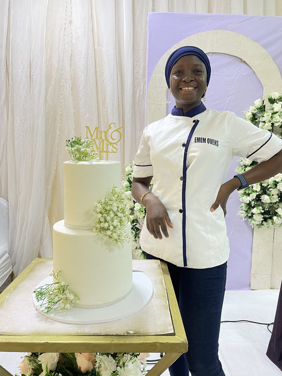 The baker and her cake😋😋 Proud baker moment🥰🥰🥰
