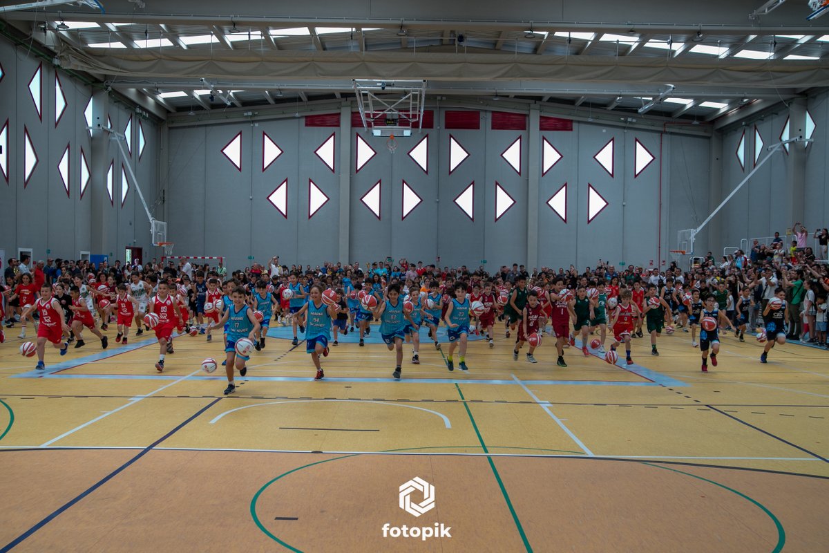 Galería de imágenes del Día del Benjamín 2024, celebrado en el Complejo Deportivo El Romeral 🏀

📸 Fotos de JJ Piqueras (<a href="/jjpiqueras/">JJ Piqueras</a>) 👇🏼

photos.app.goo.gl/fdRrsYLFERrnH7…