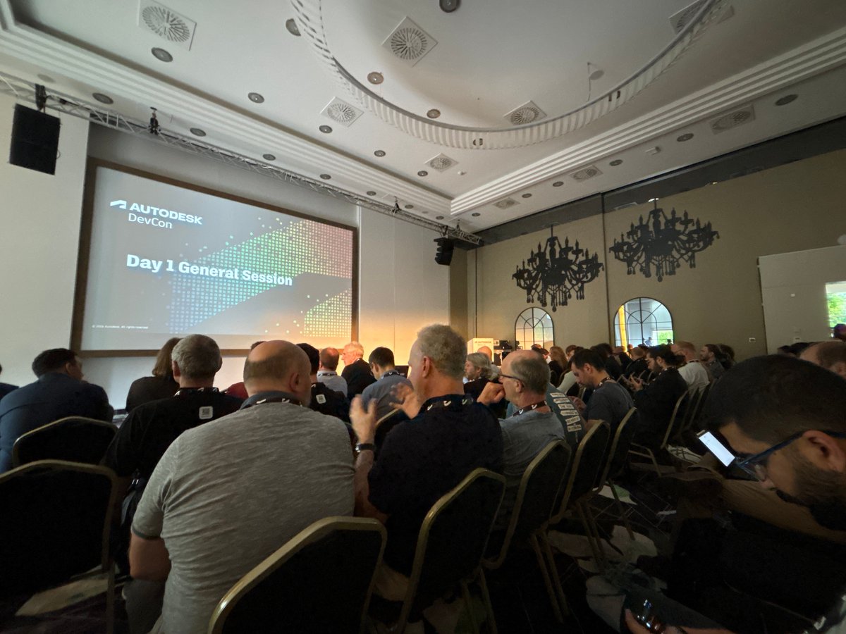 blacksmithsoft1's tweet photo. We are in #autodeskdevcon in Munich. Getting ready for the general session! It’s a full house! https://t.co/OCPLYtO50A