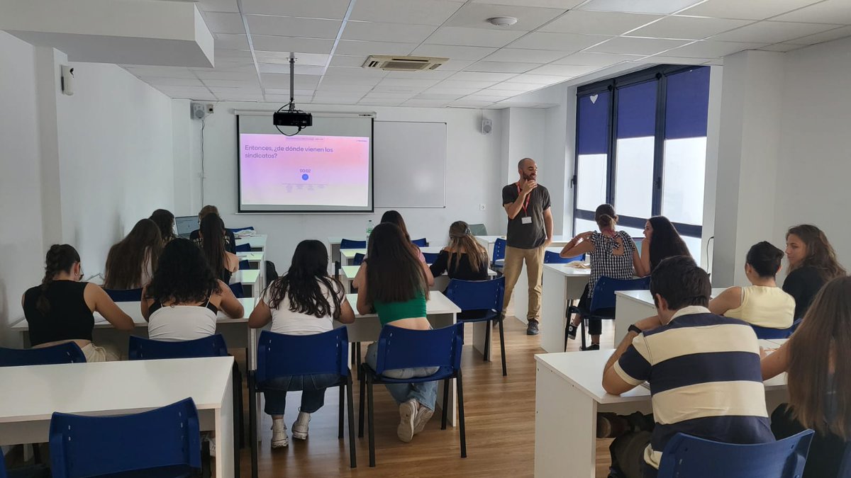 Sanitat_CCOOPV's tweet photo. Hemos estado en @institutoMEDAC Alicante explicando al alumnado de personal técnico de laboratorio, de imagen para el diagnóstico y TCAE cómo acceder al mercado laboral
#Formación #EmpleoSanidad #TEL #TER #TCAE https://t.co/QJzu0Oo0cR