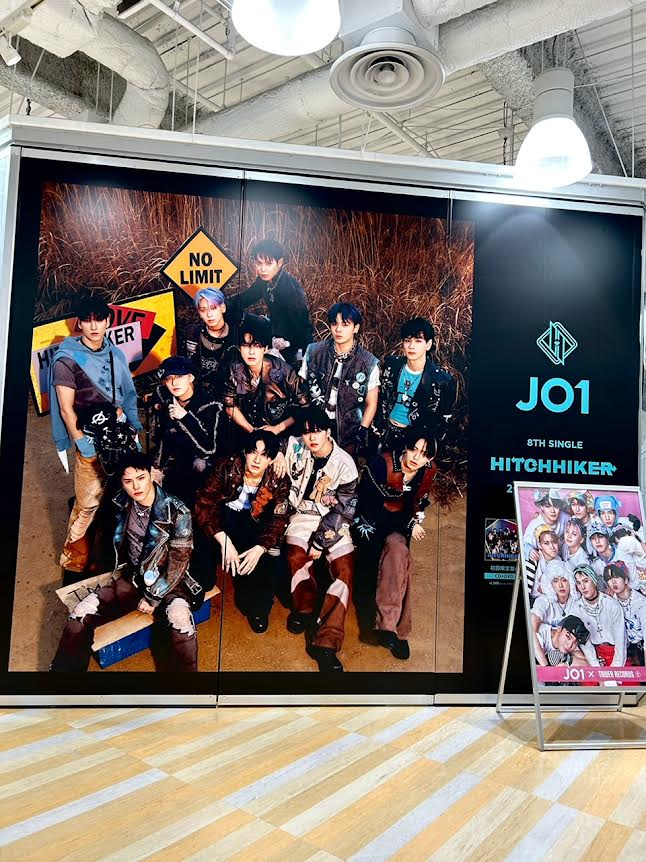 JO1】 「#HITCHHIKER」 タワーレコード梅田NU茶屋町店 店内の様子をご