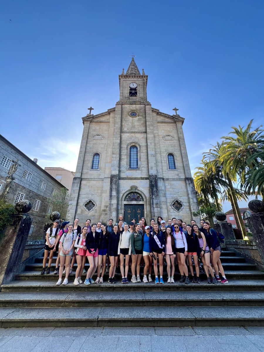 Day 5:in Caldron de Reis outside St Thomas Beckets Church and ready to rumble! Be proud of these ladies, they are a powerful example of persistence and patience! ⁦@lecheiletrust1⁩ ⁦@LoretoFaithDev⁩ 💙♥️