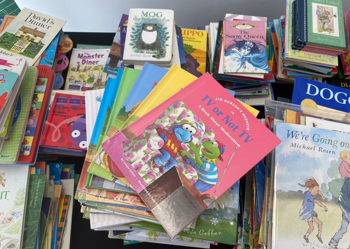 The Lab is thrilled to be a part of @DerbyBookFest's Children's Book Drop again this year! 

You can donate gently used, pre-loved books at the Lab until 5 June 📚

Find out more 👉 buff.ly/3KfZw5C
Plan your visit 👉 buff.ly/3uSTHGS

#DerbyCityLab #DerbyUK