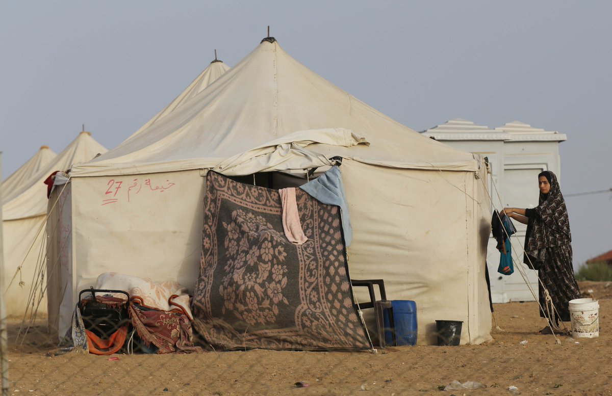 UNRWA's tweet photo. In the past 3 weeks around 1 million people have fled #Rafah

This happened with nowhere safe to go &amp; amidst bombardments, lack of food &amp; water, piles of waste &amp; unsuitable living conditions

Day after day, providing assistance &amp; protection becomes nearly impossible
#CeasefireNow https://t.co/CyVE0angws