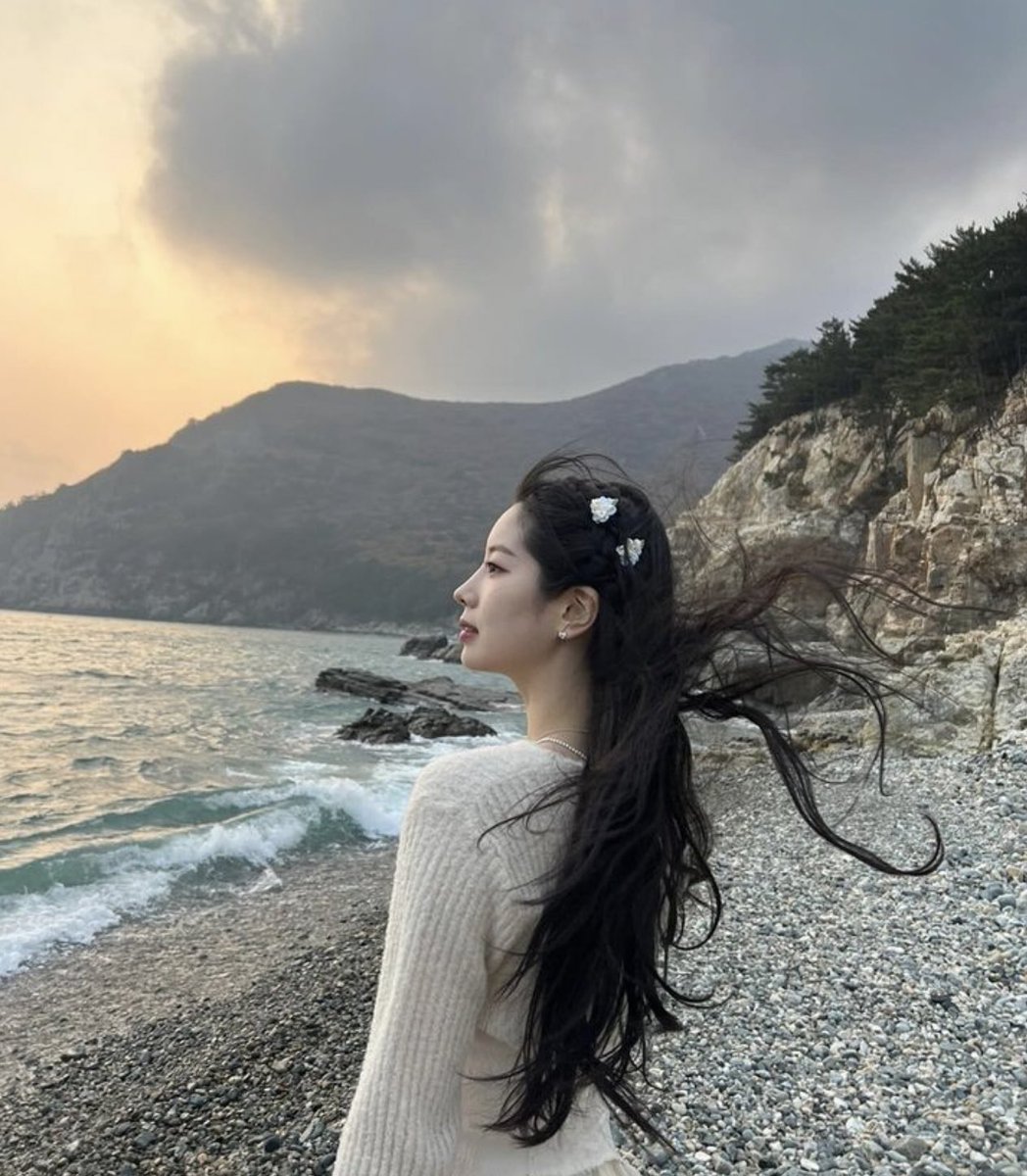 tw_duch's tweet photo. Have a wonderful birthday, my lovely main. 🌻🫶🏻✨ https://t.co/r1HUaZQUGb