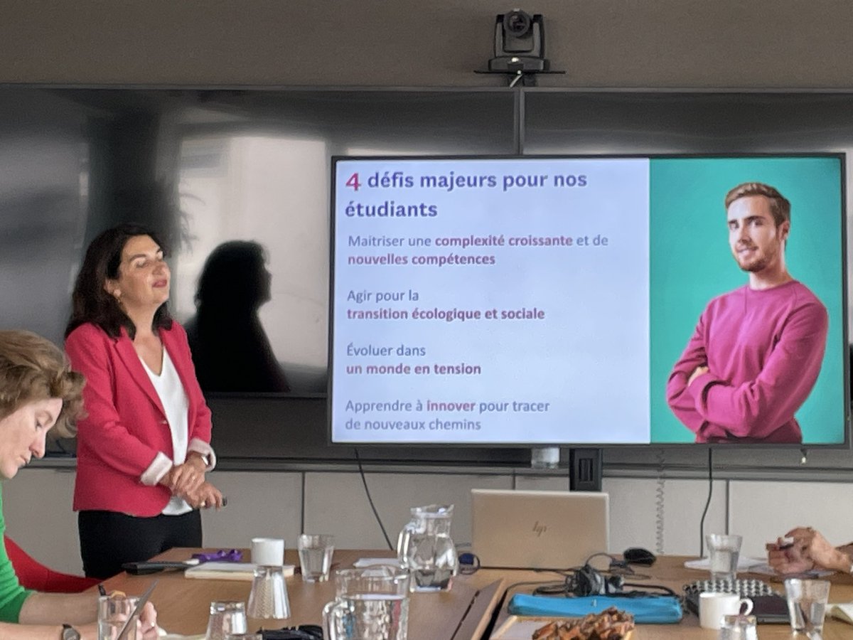 Studyrama G Ecoles (@s_grandesecoles) on Twitter photo Quels sont les 4 défis majeurs pour les étudiant(e)s de <a href="/NEOMAbs/">NEOMA Business School</a> (ou qui vont rejoindre l’école )? La réponse dans la slide ci dessous présentée par <a href="/delphmanceau/">Delphine Manceau</a> Quels sont les 4 défis majeurs pour les étudiant(e)s de <a href="/NEOMAbs/">NEOMA Business School</a> (ou qui vont rejoindre l’école )? La réponse dans la slide ci dessous présentée par <a href="/delphmanceau/">Delphine Manceau</a>