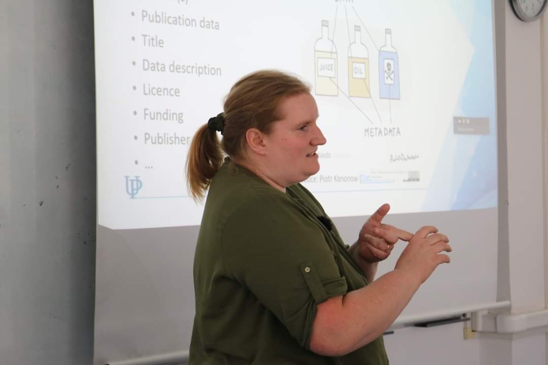InnoRenewCoE's tweet photo. 🎉University of Primorska, in collaboration with the University of Trieste, hosted the T4EU Week!
Dr. Ana Slavec and Dr. Michael Mrissa presented about open science, fair data and creative commons.
https://t.co/pIw8Ajjv3P
#InnoRenew #t4euweek #t4euweek2024 #upr #unitrieste https://t.co/4f3V5L3j1B