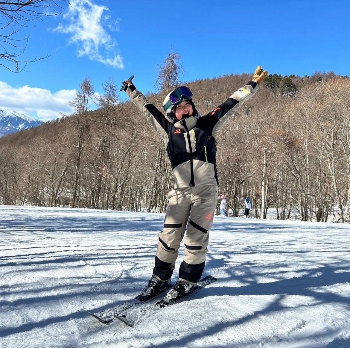 tsuru_ski_sb's tweet photo. 【幹部紹介】
会長
名前：清水 藍（しみずあい）
所属：学校教育学科2年
出身地：長野県
＜紹介＞
アルペン（競技）スキー経験者でスキーの実力はブランカでもトップクラス。ただ、学校生活ではそんな会長らしさは影を潜めており、なんと授業は1人で受けることがほとんどらしい。 https://t.co/9mEswp96wt