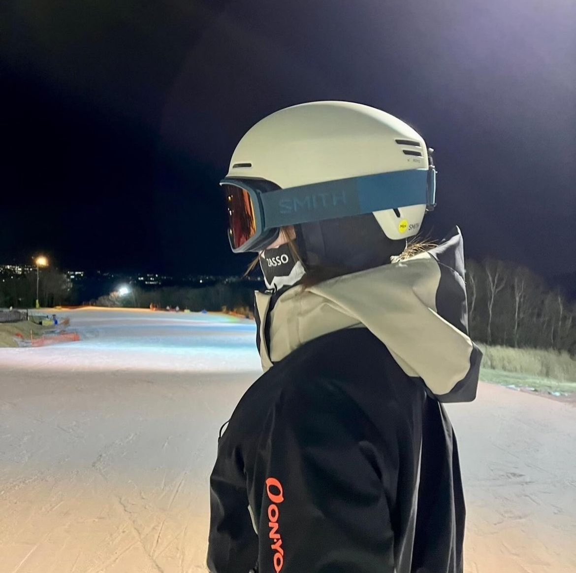 tsuru_ski_sb's tweet photo. 【幹部紹介】
会長
名前：清水 藍（しみずあい）
所属：学校教育学科2年
出身地：長野県
＜紹介＞
アルペン（競技）スキー経験者でスキーの実力はブランカでもトップクラス。ただ、学校生活ではそんな会長らしさは影を潜めており、なんと授業は1人で受けることがほとんどらしい。 https://t.co/9mEswp96wt