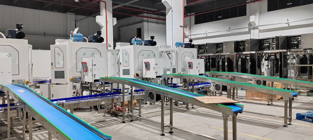 building robot packing lines in our Suzhou plant 

#atomrobot #deltarobot #endofline #automationsolution #packagingmachine #pickandplace