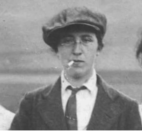 #OnThisDay 1892 Margaret Skinnider was born near Glasgow. Margaret, a maths teacher smuggled detonators around her body to Dublin, was a sniper in the Rising (shot thrice), ran safe houses in WoI & was Paymaster General of the IRA during the Civil War.  
#Ireland #History