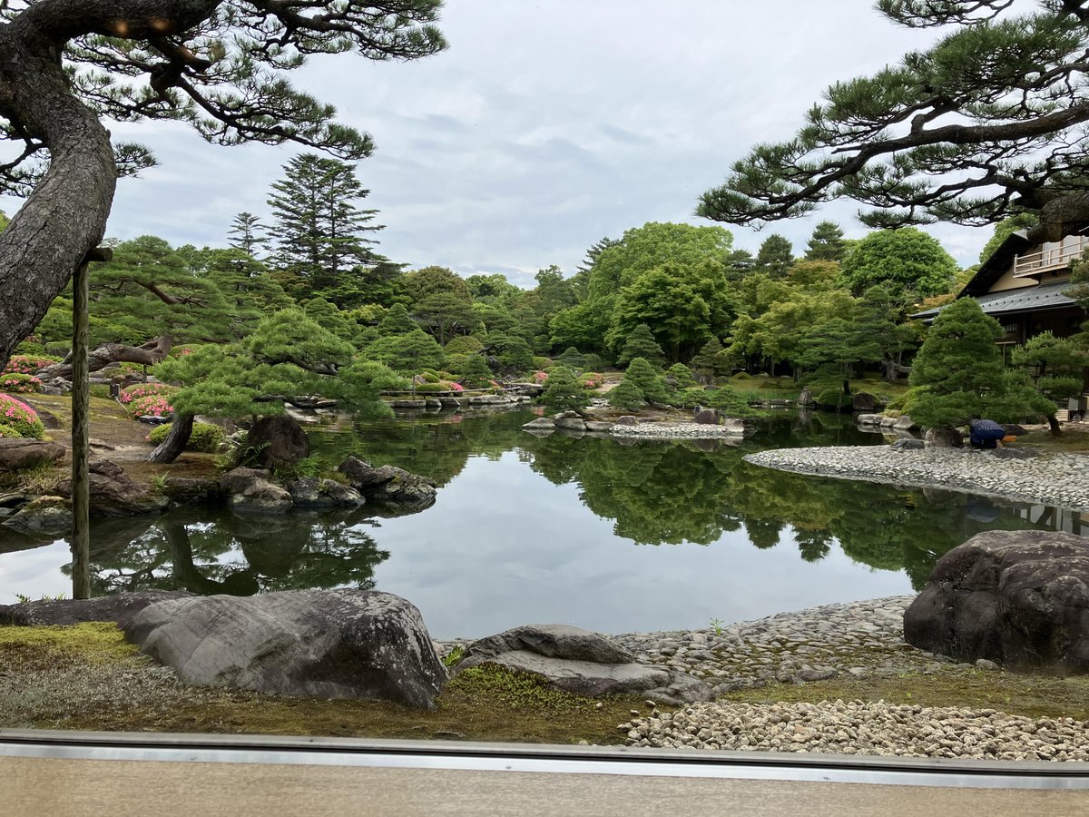 MRT_yagi's tweet photo. こんにちは😀

先日の島根県（一部鳥取県）旅行の続きです✈️

2日目は、由志園で花を見て、🚗
会社の同僚から教えてもらった、鰻屋さんに行きました🐍

美味しいうなぎを食べて、うなぎ神社で手も合わせました🤲
その後に、水木しげるロードも歩いてきました👻

　ヤギ

＃MRT株式会社
＃うなぎ https://t.co/1VjSM4FGql