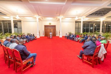 VictorMakau17's tweet image. President Ruto prioritizing on muguka for political expediency over wellbeing of the people...that is totally wrong....he knows very well banning muguka and miraa is equal to losing votes from Mt Kenya east..#Muguka