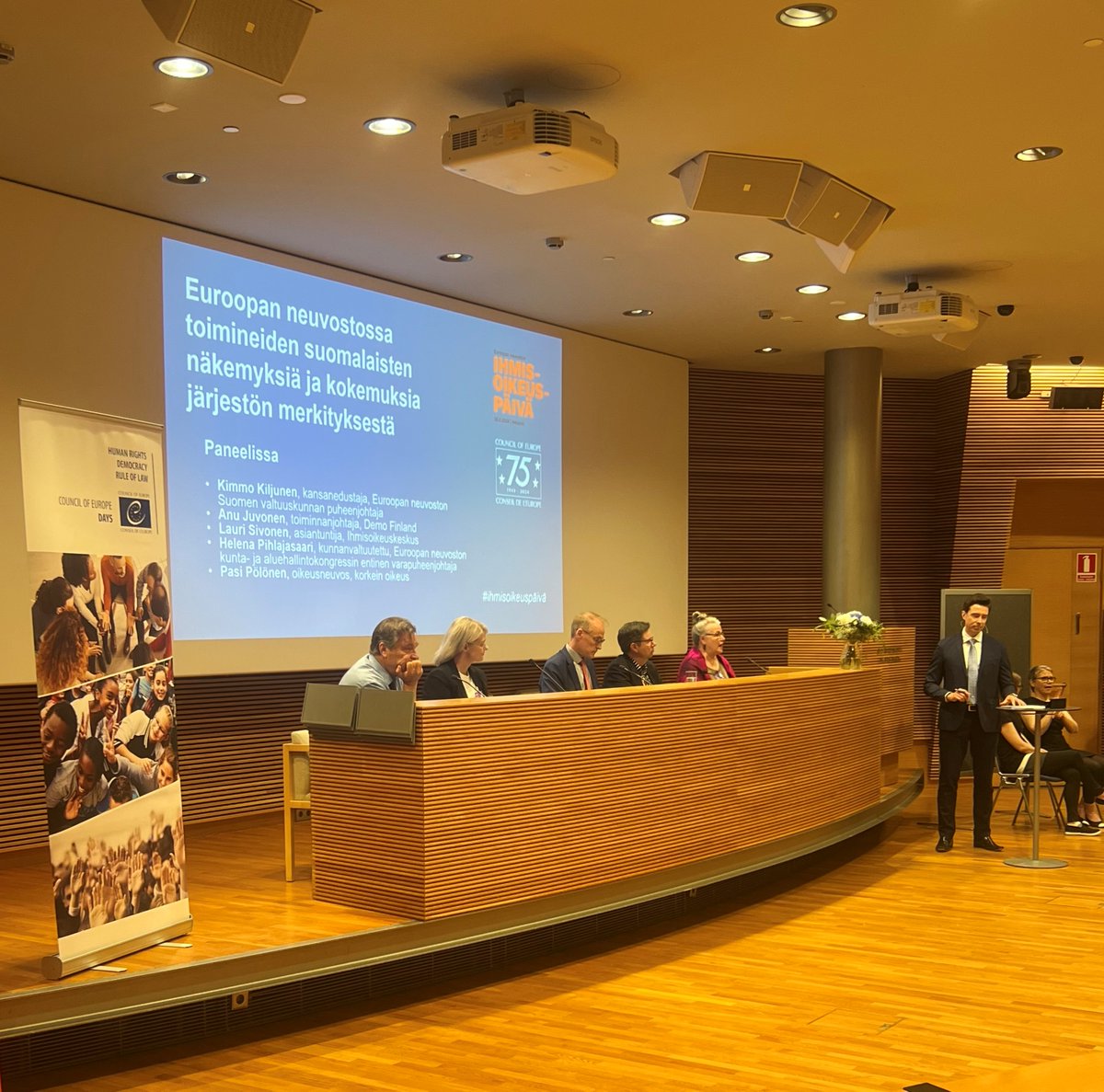 Ihmisoikeuskeskus (@fin_nhri) on Twitter photo Miten Euroopan neuvostossa toimineet suomalaiset kokevat järjestön merkityksen ja miltä näyttää sen tulevaisuus?
Keskustelemassa <a href="/kimmokiljunen/">Kimmo Kiljunen</a> <a href="/AnuJuvonen/">Anu Juvonen</a>, Pasi Pölönen, Lauri Sivonen ja Helena Pihlajasaari.
Luotsina <a href="/JPRantanen/">Jussi-Pekka Rantanen</a>.
📺 Seuraa lähetystä: bit.ly/4bvCuUj Miten Euroopan neuvostossa toimineet suomalaiset kokevat järjestön merkityksen ja miltä näyttää sen tulevaisuus?
Keskustelemassa <a href="/kimmokiljunen/">Kimmo Kiljunen</a> <a href="/AnuJuvonen/">Anu Juvonen</a>, Pasi Pölönen, Lauri Sivonen ja Helena Pihlajasaari.
Luotsina <a href="/JPRantanen/">Jussi-Pekka Rantanen</a>.
📺 Seuraa lähetystä: bit.ly/4bvCuUj