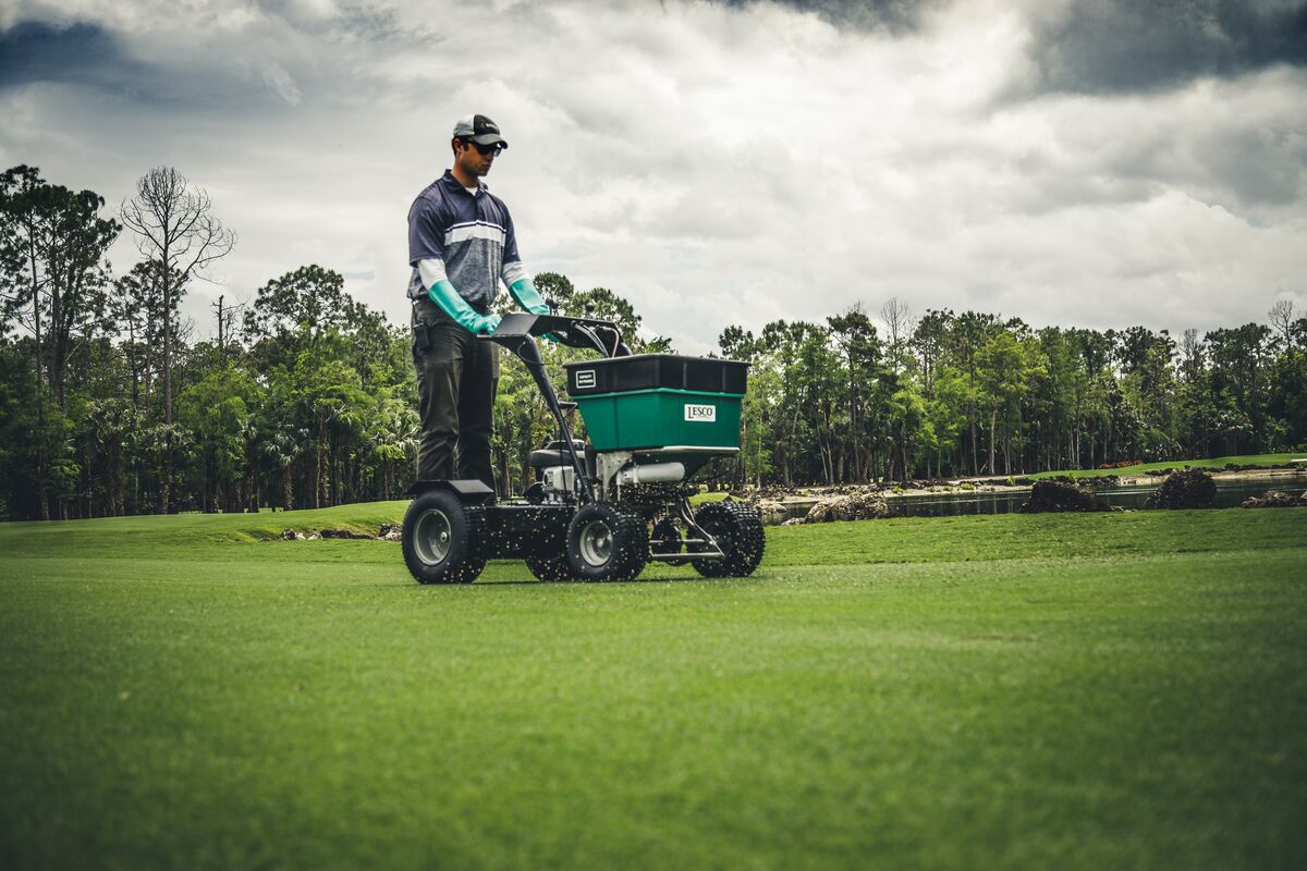 SiteOneSupply's tweet photo. Optimize plant health with controlled release nitrogen fertilizers. Learn more about how they work and get product suggestions in this article: https://t.co/NZ7NwEJ0tA https://t.co/NDvbPr9tBc