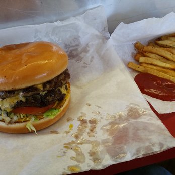 Burger 🍔 of the day: Big Mama at Bill's Jumbo Burgers in Tulsa Oklahoma #food #foodporn #burgers #cheeseburgers #BigMama #billsjumboburgers #tulsa #oklahoma #tulsaoklahoma