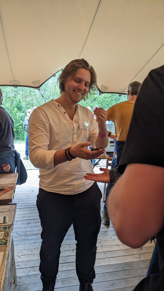 Het #nerdlandfestival was weer een groot succes voor Phasmedia!
De talloze verraste gezichten en gefascineerde vragen maken de schorre stem en pijnlijke voeten meer dan waard. Hartelijk dank aan <a href="/Entomobiel/">Peter Berx</a> en Kaat en David Muls om deze fantastische ervaring mogelijk te maken!