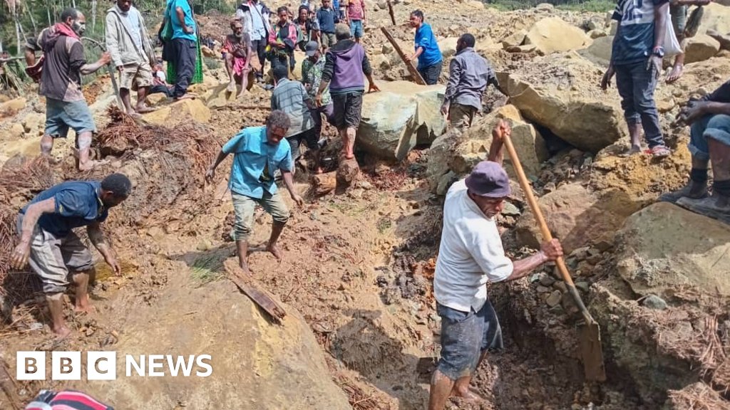 Deadly landslide threatens thousands more as hopes for survivors fade: An evacuation alert has been put out in Papua New Guinea, days after a deadly landslide. dlvr.it/T7V1jg