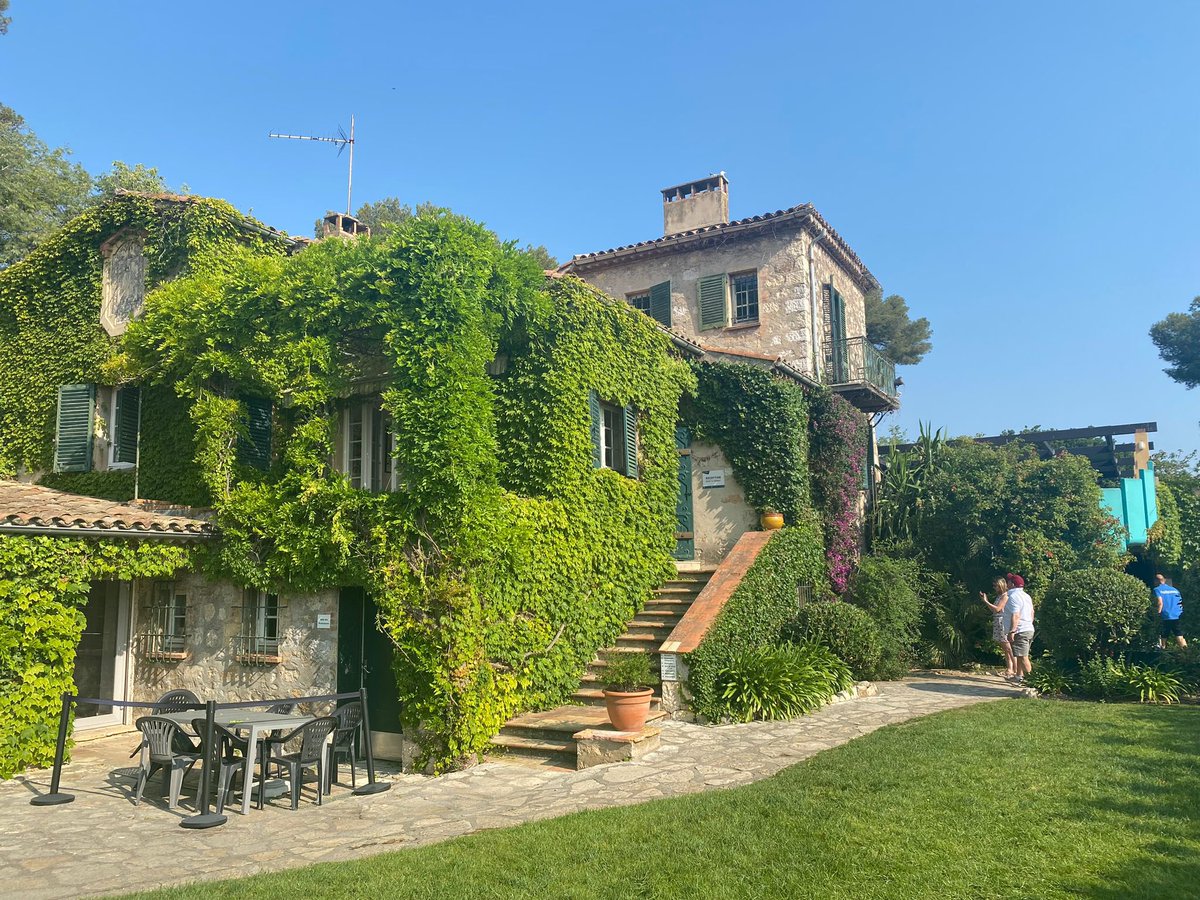 UCSModLangs's tweet image. Coucou de Antibes! ☀️
It’ that time of the year when we take our Y10 French cohort to Antibes, where pupils stay with host families, attend French lessons in the morning before exploring some of Côte d’Azur’s best treasures in the afternoon!