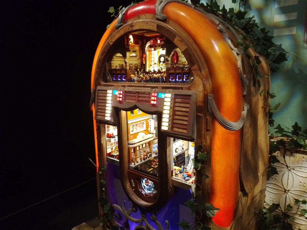 geekboy73's tweet image. Relics at the Auckland museum is super cool. A Fallout vibe with retro touches and intricate detail of Lego, it's a surefire family hit. Opens Wed 29th May #legomasters #aucklandmuseum