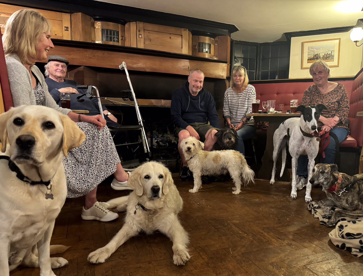 Monday night at the local… #DogFriendly #KildareLodge #Minehead