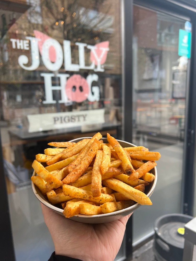 What's the most elite form of potato in your eyes? For us it has to be he humble French fry. Because once you've tried our house seasoned fries, there's no going back.

Salty, crispy and even a tiny bit sweet.

Come try them: thejollyhog.com/find-us/jolly-…

#bristol #bristolfood #fries