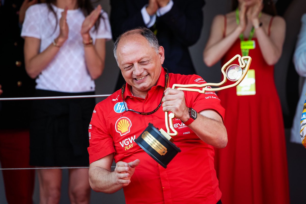 🎂 Joyeux anniversaire à Frederic Vasseur qui fête ses 56 ans aujourd’hui 🥳🇫🇷 Depuis son arrivée chez Ferrari : - 3 victoires 🏆 - 8 pole position 🥇 - 18 podiums 🙌 - Prolongation de Charles Leclerc - Signature de Lewis Hamilton Un mot pour décrire le Français ? 👇 #F1