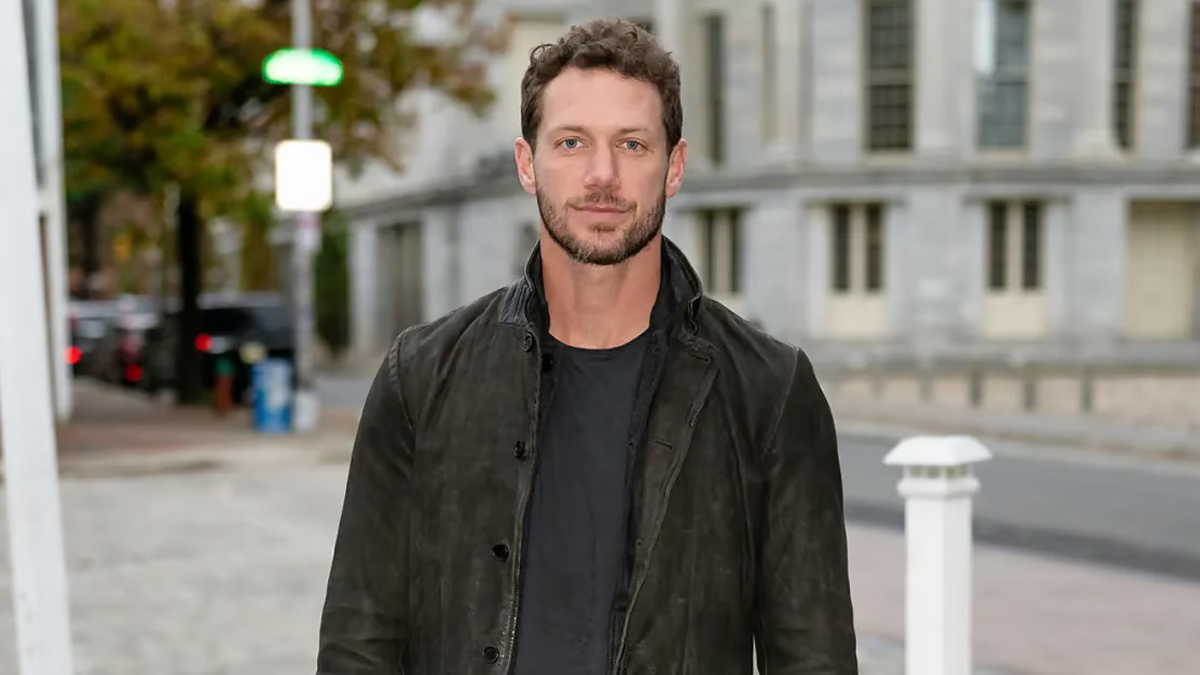 মার্কিন অভিনেতাকে গুলি করে মারল তিন গাড়ি চোর