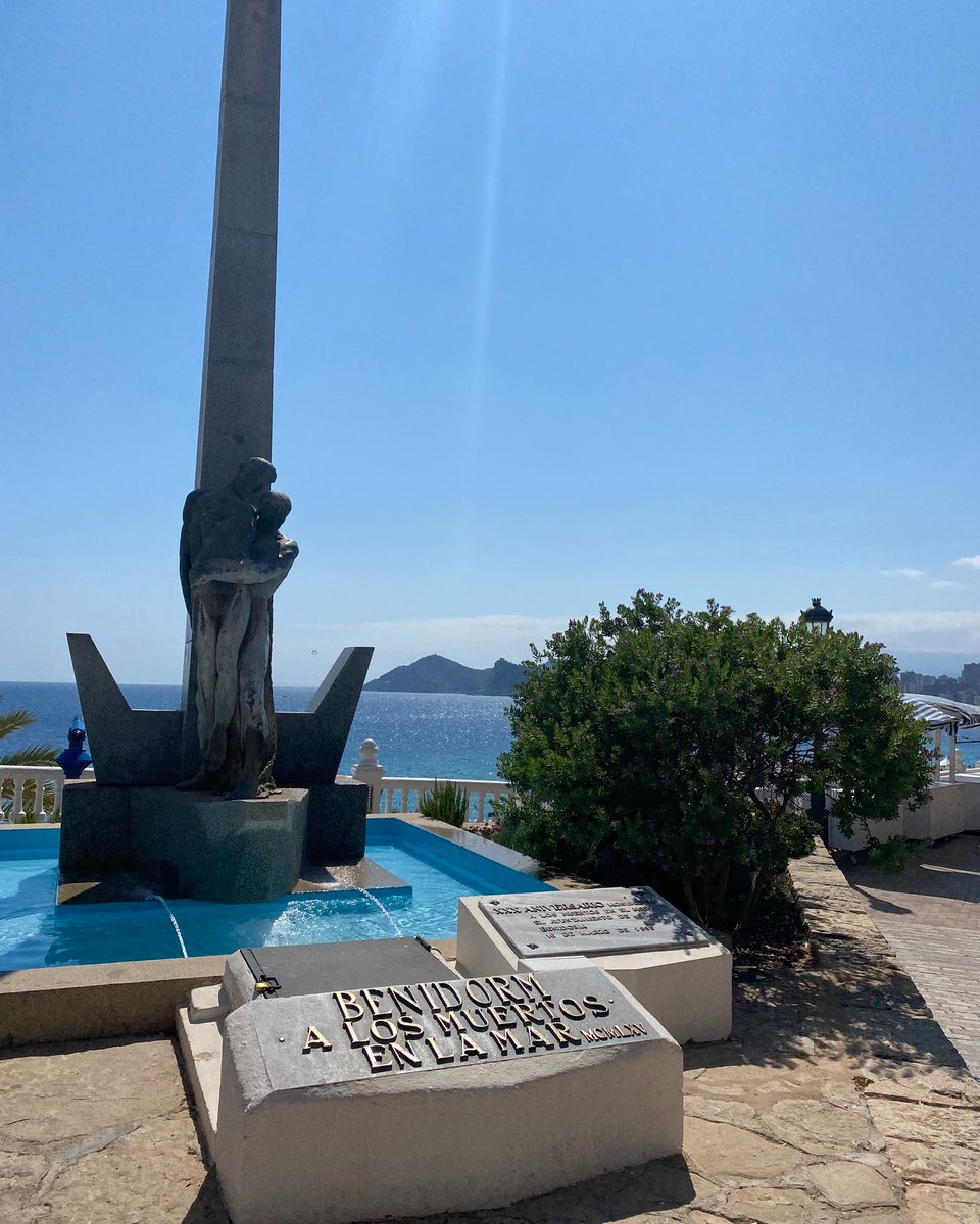 ¡Buenos días! 🌞 Empezamos el martes con unas vistas del casco antiguo de Benidorm. 🌊 Desde el monumento a los caídos en el mar hasta la hermosa playa Mal Pas. 

#Benidorm #VisitBenidorm #ComunidadValenciana #CostaBlanca