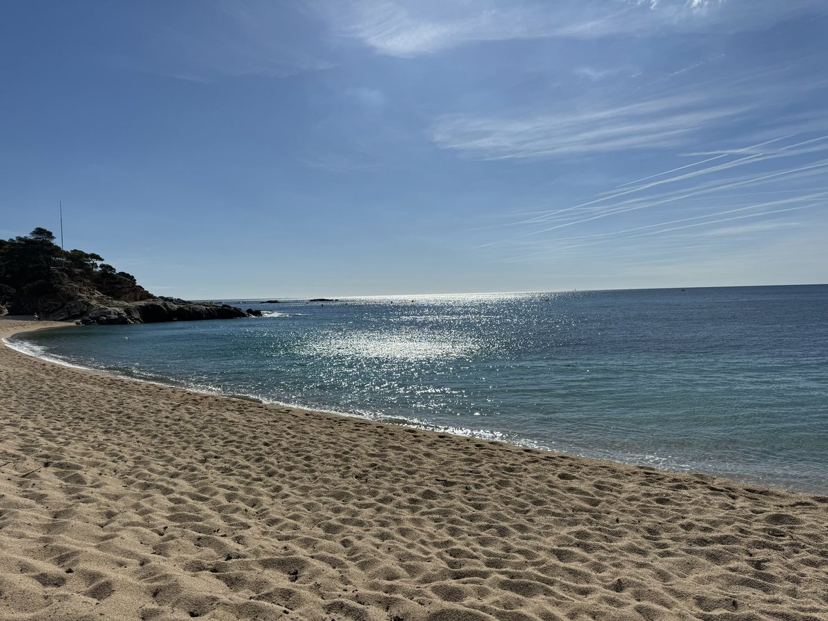 CSGSWater's tweet image. Good morning from a very sunny Costa Brava. Some time on the beach this morning before watersports sessions