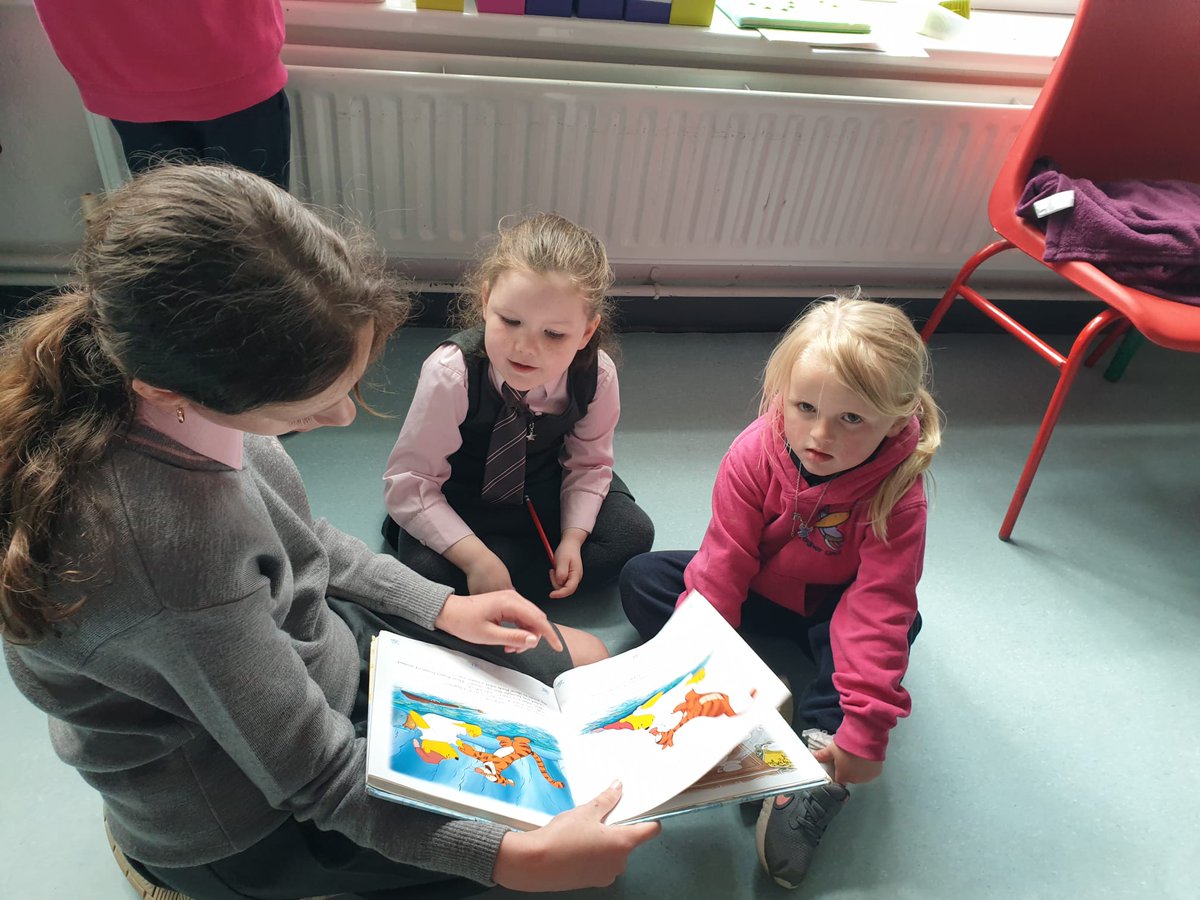 Junior infants and 6th class @TogherGirls spent an enjoyable morning reading picture storybooks. The school community is very grateful to the amazing 6th class reading buddies for the wonderful support they give to teaching and learning in TGNS.@PDST_leadership #reading #fun