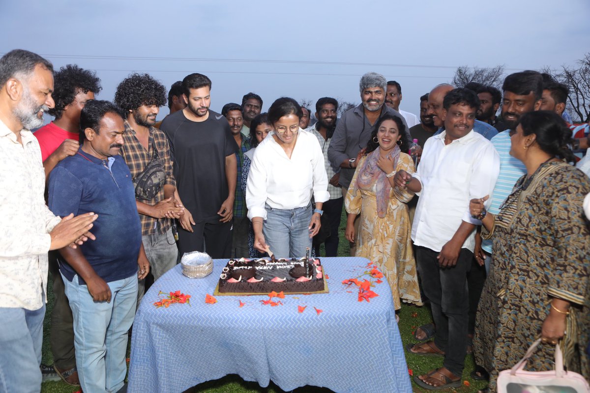 JayamRavi 's #KadhalikkaNeramillai

Shoot Wrapped...💥

🌟: @actor_jayamravi | @MenenNithya | @iYogiBabu | @VinayRai1809 | @LalDirector | @highonkokken

🎸: An @arrahman Musical

🎬: Directed by #KiruthigaUdhaynidhi (Vanakkam Chennai) @astrokiru 

💰: Produced by @RedGiantMovies_