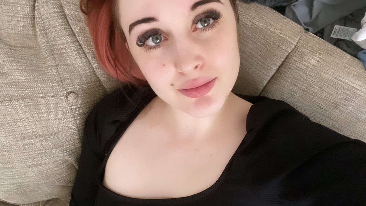Ellie Louise tweet media