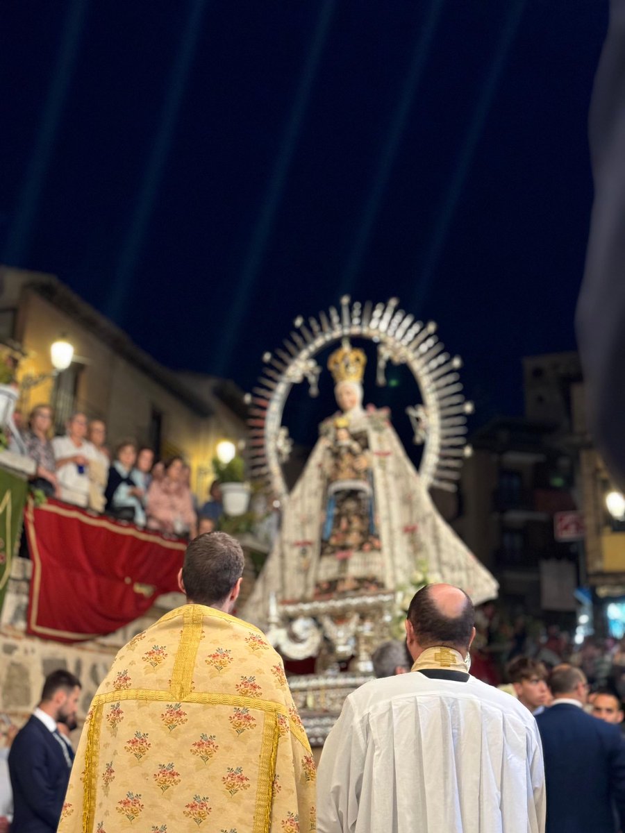 Procesión en honor de la #VirgendelaEstrella por las calles de nuestra ciudad en la festividad de la #SantísimaTrinidad