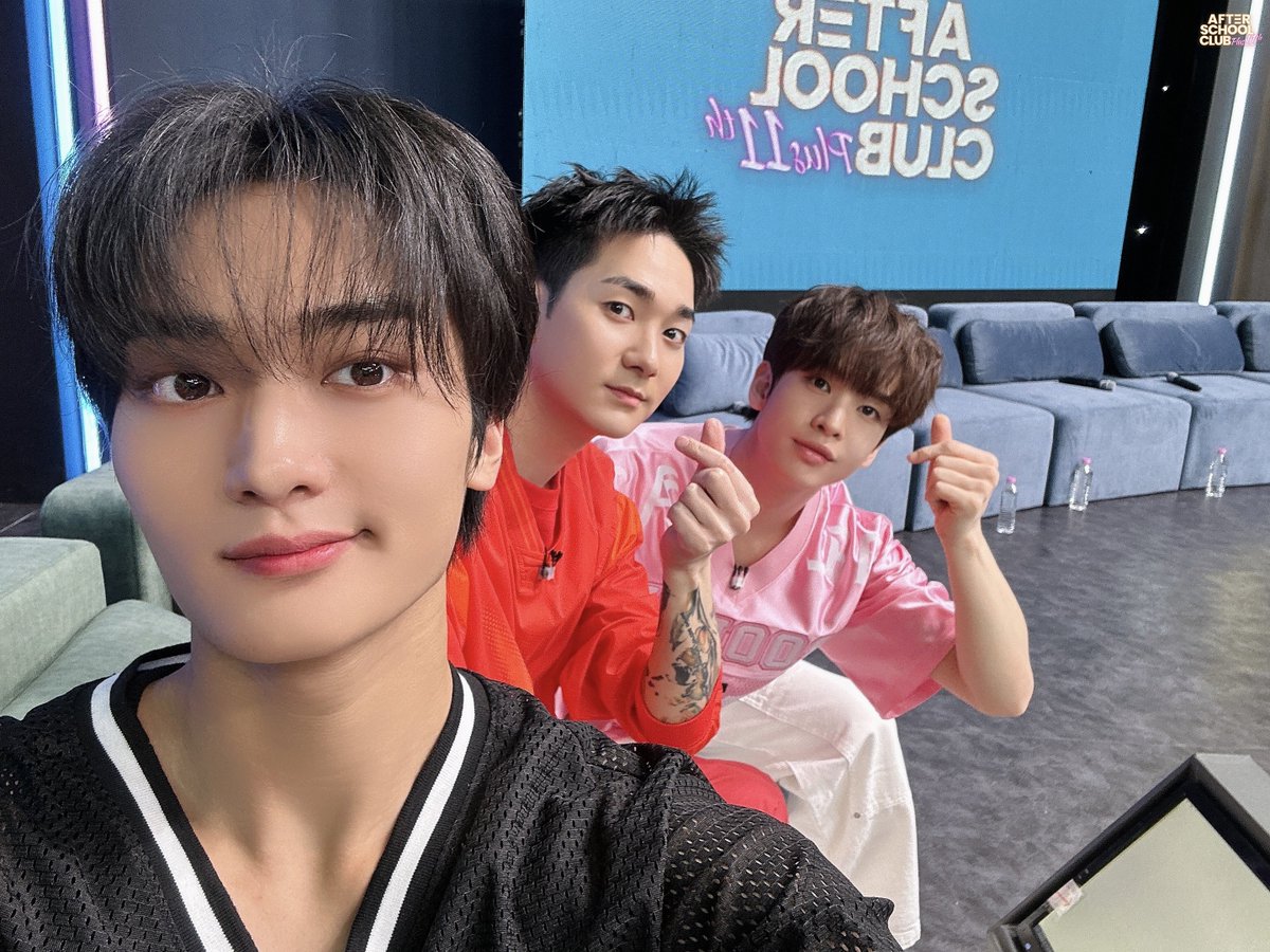 arirang_ASC's tweet photo. [MC]
⠀
오늘이 5월의 마지막 방송이라니
(거짓말같은데 --+)
모두 모두 잘했습니다 칭찬 도장 100개 .ᐟ.ᐟ
다가올 6월도 잘 부탁해요 짱엠씨즈 🥰
⠀
@realaaronkwak @CRAVITYstarship https://t.co/LSzDidRjAs