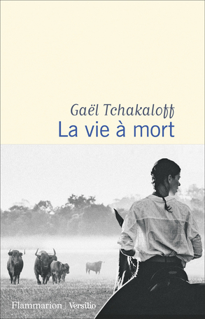 Editions Flammarion (@ed_flammarion) on Twitter photo « Une frénésie d’admirer qui, à force d’être assumée et débridée, en devient fichtrement touchante. » <a href="/LaTribune/">La Tribune</a> nous conseille ‘La vie à mort’ de <a href="/gael_tchakaloff/">Gaël Tchakaloff</a>. En librairie ➡ tinyurl.com/muvuzefh « Une frénésie d’admirer qui, à force d’être assumée et débridée, en devient fichtrement touchante. » <a href="/LaTribune/">La Tribune</a> nous conseille ‘La vie à mort’ de <a href="/gael_tchakaloff/">Gaël Tchakaloff</a>. En librairie ➡ tinyurl.com/muvuzefh