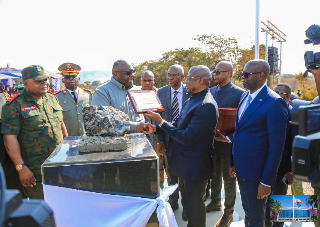 life_Info__'s tweet photo. 🇨🇩#RDC: Le Vice-premier Ministre, Ministre de la Défense Jean-Pierre Bemba s’est rendu dans la ville de #Likasi pour lancer les travaux de construction d’un complexe industriel de la défense, une infrastructure d’#Afridex, l’Africaine d'Explosifs partenaire de l’armée congolaise. https://t.co/dY2Wag8Tqu