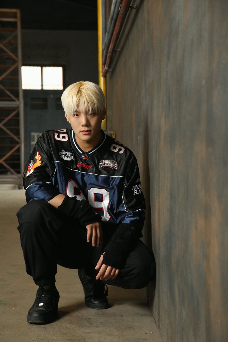 itta_magazine's tweet photo. 시켜줘(세요)
비비의 명예 산타🤶

그렇다면 잇수니가
BB에게 B(ONUS)컷을 BO낼거예요

따끈하게 비비들에게 도착할
다크비의 ITTABOOK도 많관부 |ૂ•ᴗ•⸝⸝)”♥

#다크비 #DKB https://t.co/ypdLAT9H21