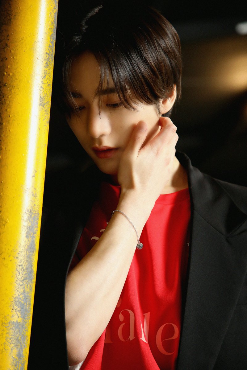 itta_magazine's tweet photo. 시켜줘(세요)
비비의 명예 산타🤶

그렇다면 잇수니가
BB에게 B(ONUS)컷을 BO낼거예요

따끈하게 비비들에게 도착할
다크비의 ITTABOOK도 많관부 |ૂ•ᴗ•⸝⸝)”♥

#다크비 #DKB https://t.co/ypdLAT9H21