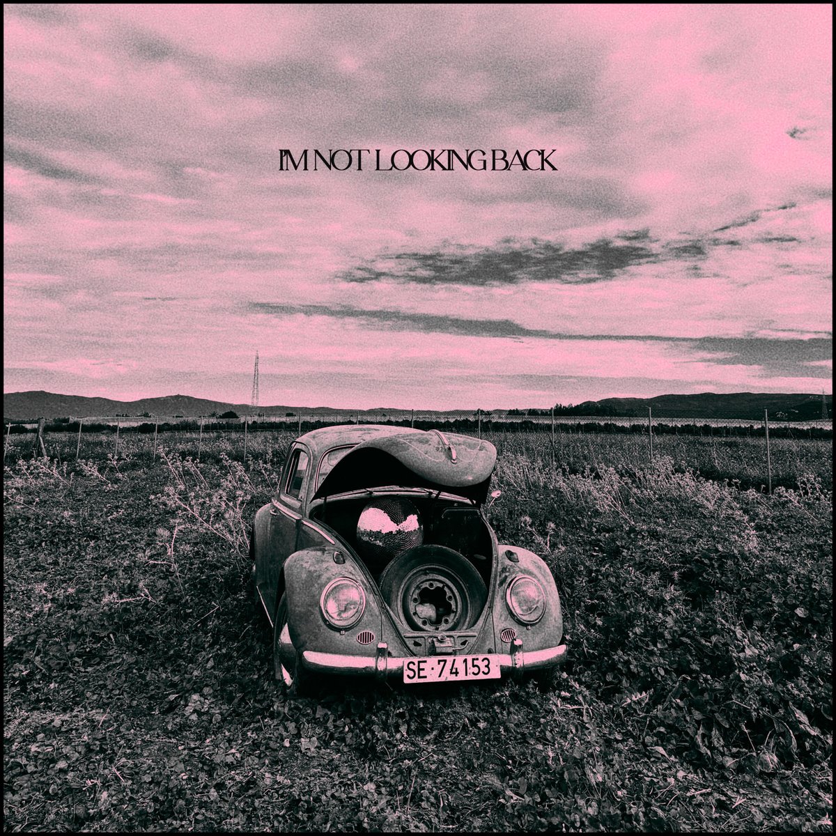 METSE_oficial's tweet photo. ¡Os presento #ImNotLookingBack, el nuevo single de @mynameismanola7 ! ¡No os lo perdáis! https://t.co/X1RkZ8nISz https://t.co/Uchv80iw1c