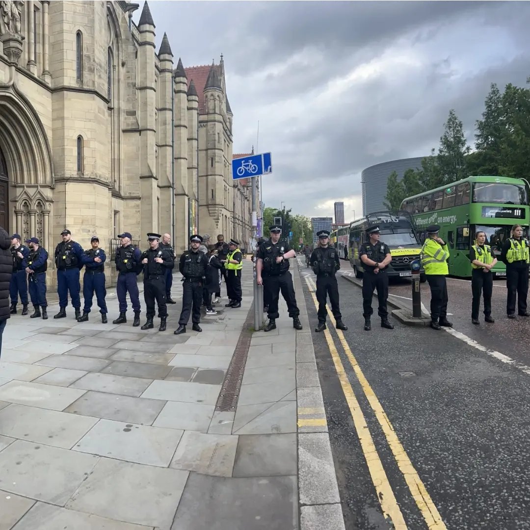 mcrleftaction's tweet photo. Last night, @gmpolice attempted to forcibly gain access and evict the student occupiers of Walid Daqqa (Whitworth) Hall. This attempt was successfully resisted by hundreds of students and community members. https://t.co/EAsv0Cbn2J