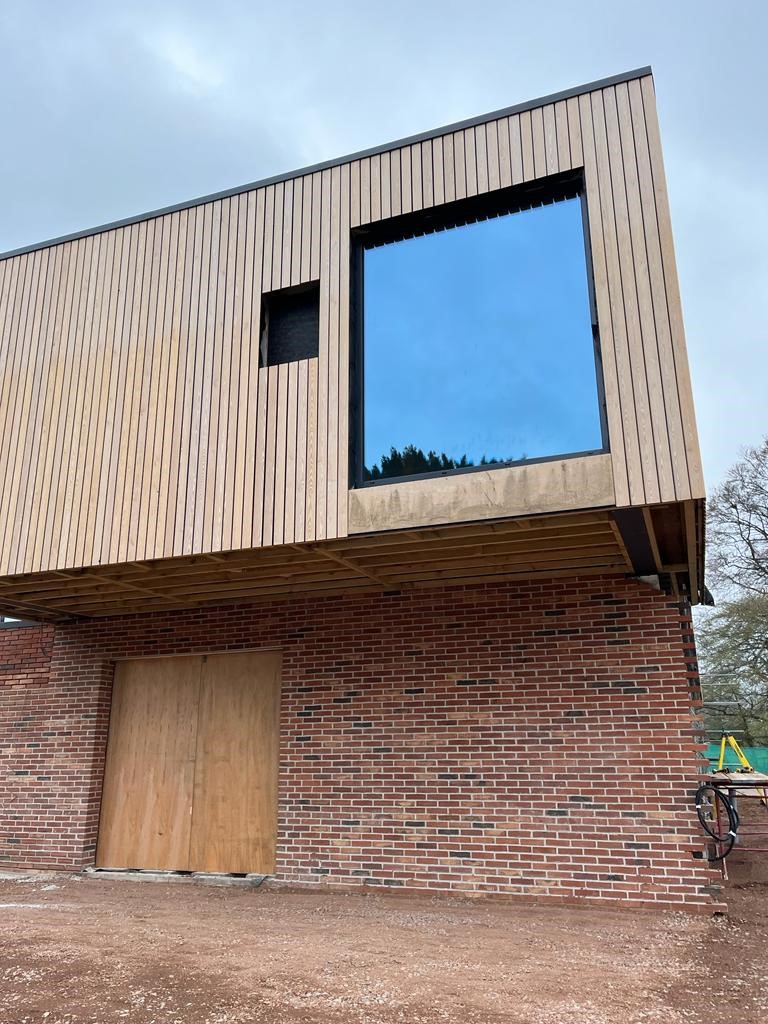 avinotimber's tweet image. Are you looking to take the exterior on your project to the next level?
Make a showroom appointment today to explore the UK&apos;s largest architectural glazing and timber showroom.  📞01494 722 880.
#timbercladding #architecturalcladding #timberandglazing #contemporaryarchitecture